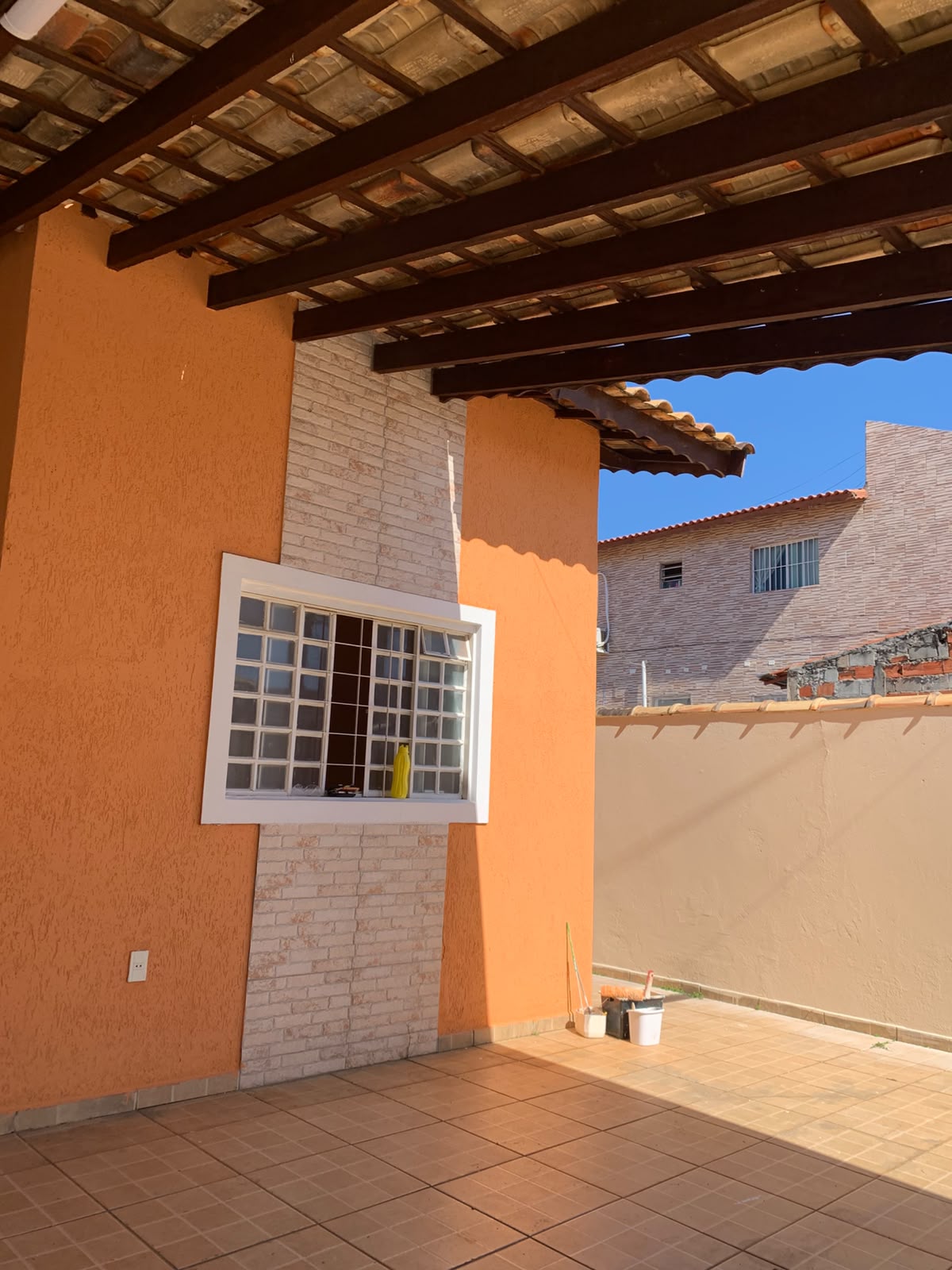Pintura residencial de varanda com acabamento uniforme